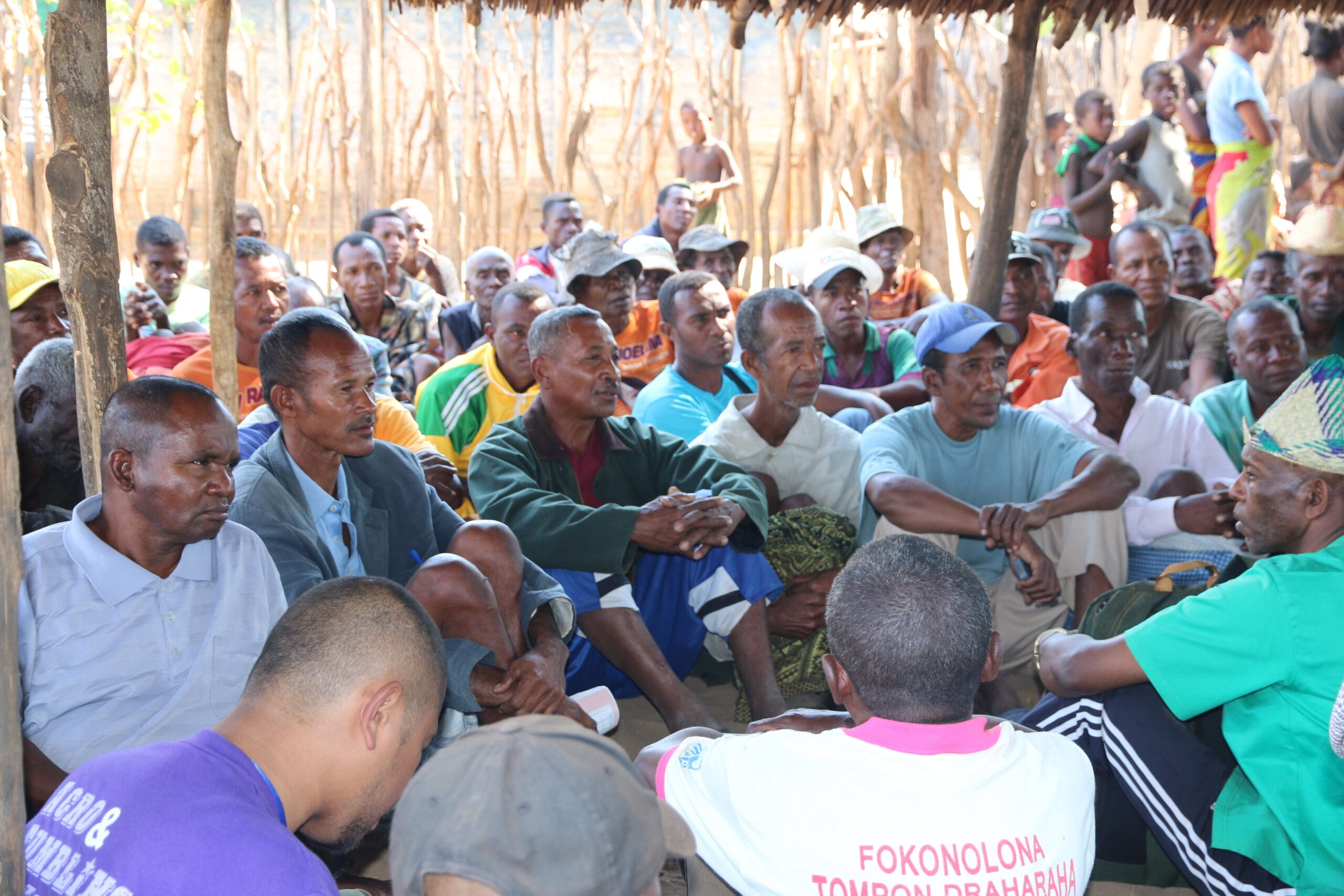 À Madagascar : le gouvernement intègre les communautés traditionnelles dans le processus national de réforme foncière